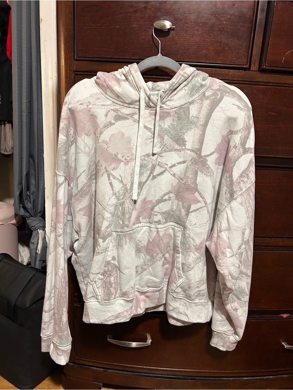 Hollister Women's Pink and White Camo-Leaf Hoodie